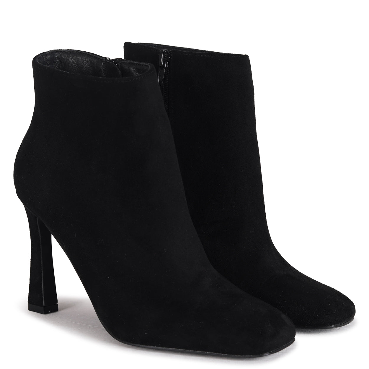 Sleek and Stylish Chelsea Boots – Perfect for Day-to-Night Looks - Image 3